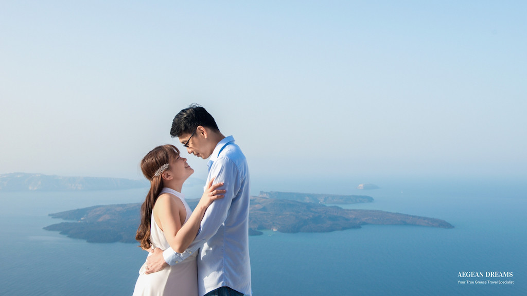 Romantic Honeymoon Photoshoot Santorini blog 2