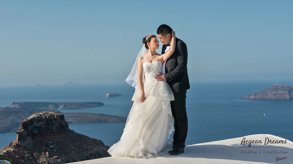 Elopement Wedding of Alva in Santorini 6